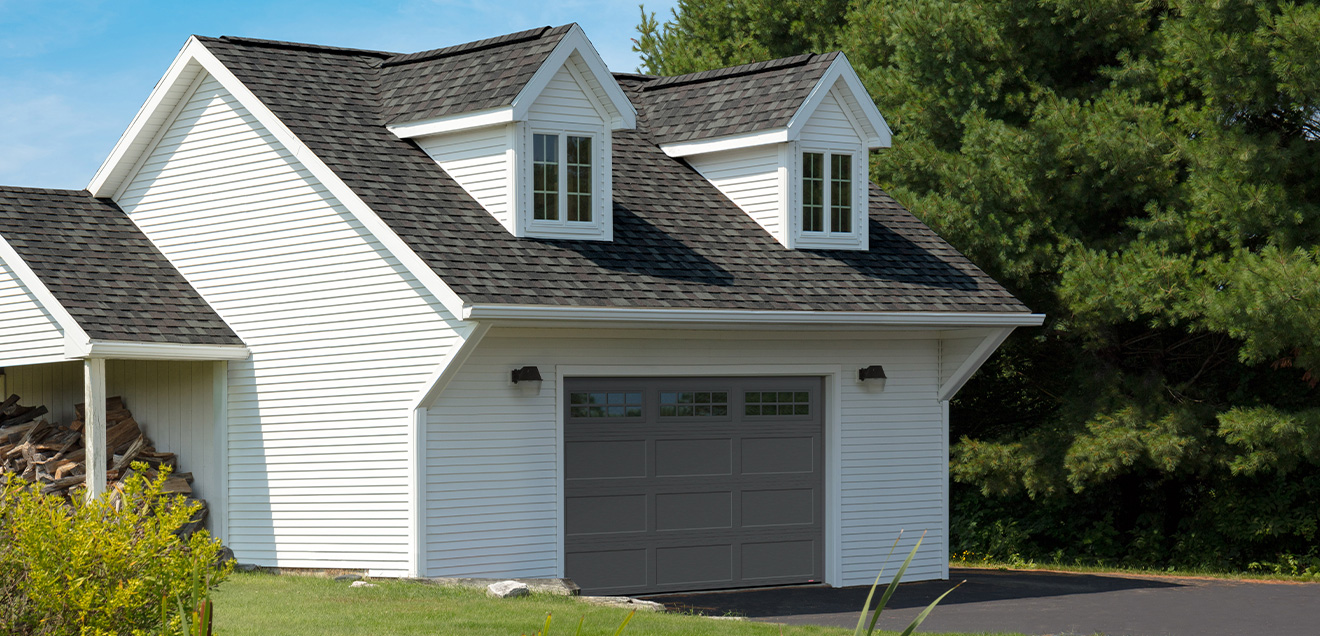 Garage door in Tilbury, Ontario